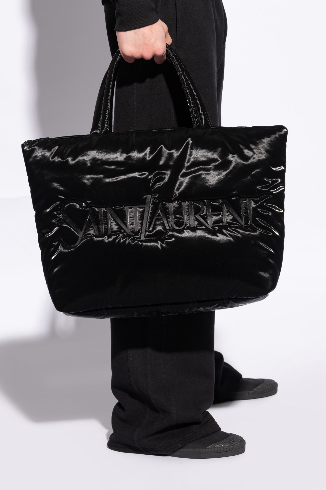 Sac besace Saint Laurent Besace Messenger en cuir graine noir Black Shopper bag Saint Laurent SchaferandweinerShops Sweden